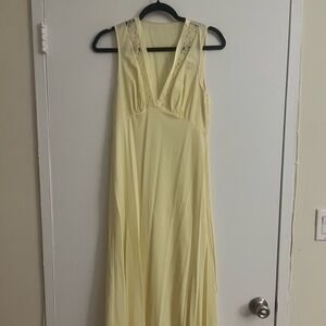 Vanity Fair Light Yellow Nightgown & Robe Set